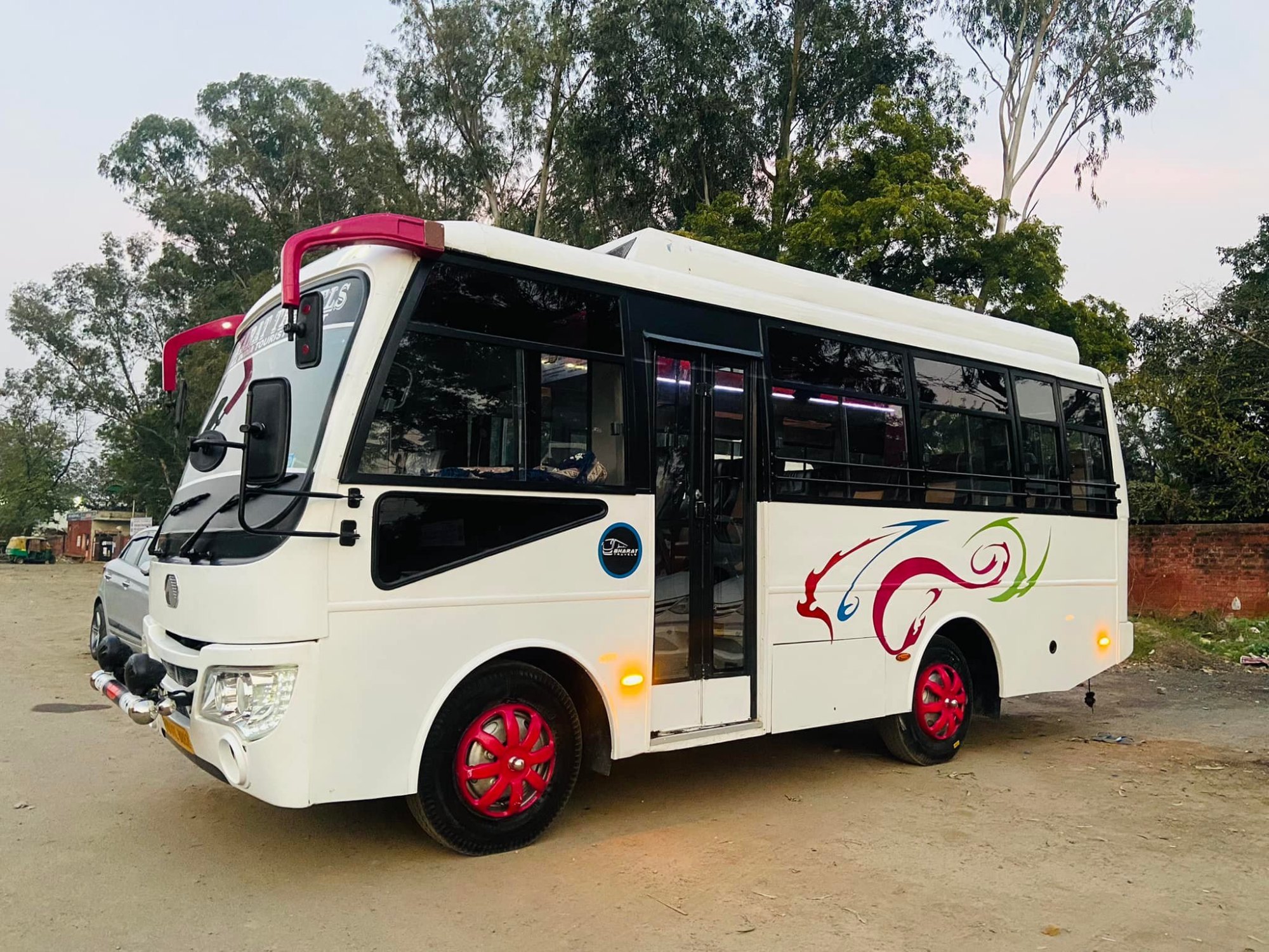 Sonasiyos India Tourism - Latest update - Hire Mini Bus Near Hebbal